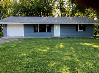 7823 Wildwood Acres Rd, Springfield, IL 62707