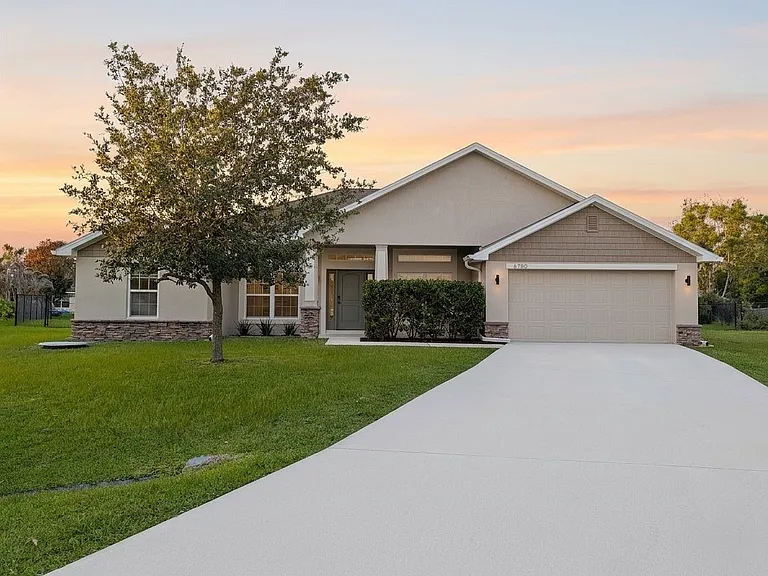 6750 NW Pinson Ct — Photo 1
