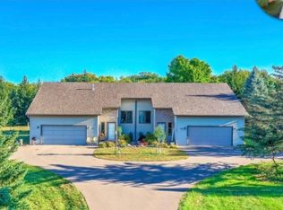 496 Prairie Ln APT B, Hudson, WI 54016