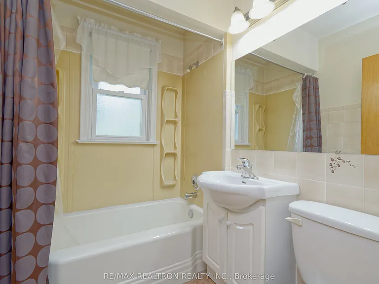 250 Meadow Rd — Photo 16
