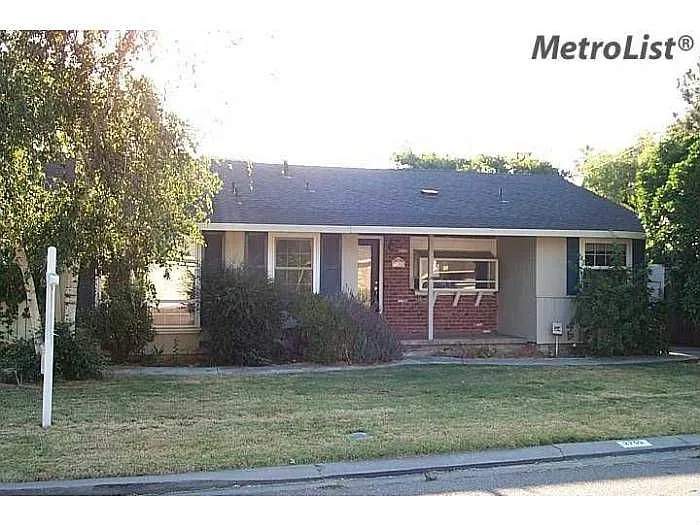 2702 Wisconsin Ave photo 1