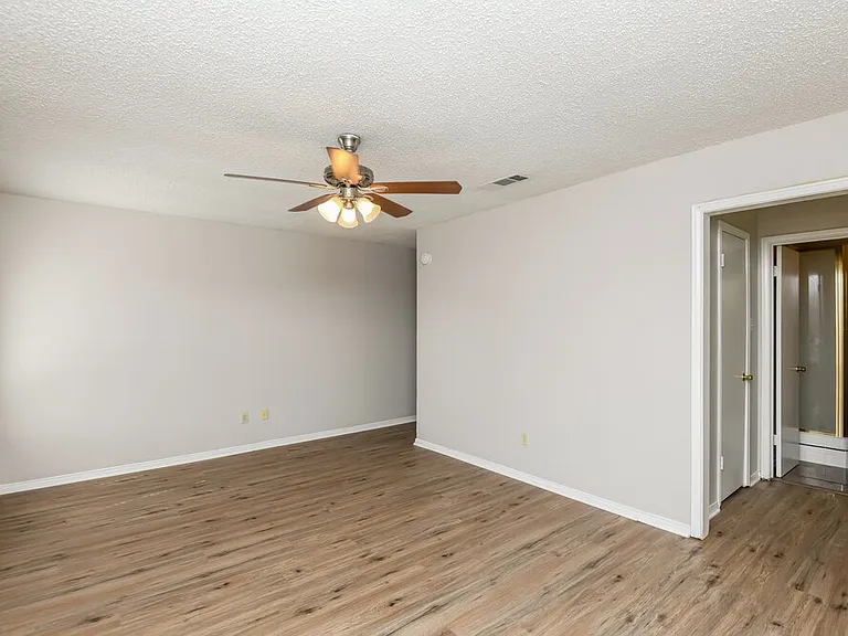 7528 Beckwood Dr — Photo 10