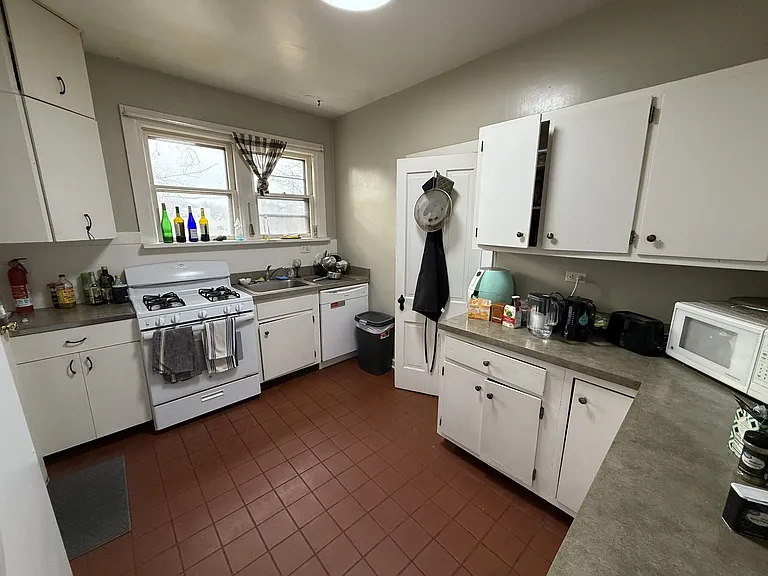 105 Valentine Pl — Photo 5