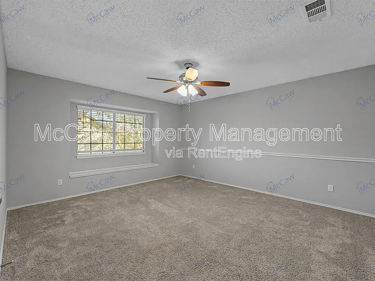 1371 Honeysuckle Ln — Photo 7