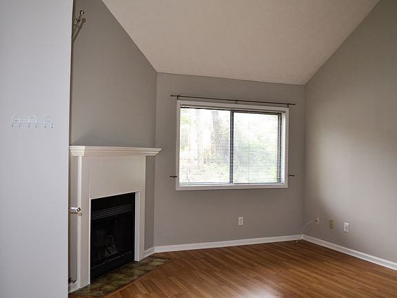 2nd image of 2742 Schofield Ave