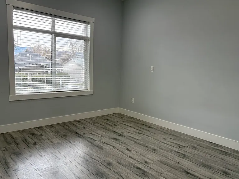 822 Stockwell Ave #4 — Photo 8