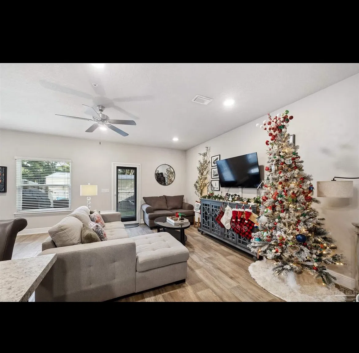 3 bed, 2.5 bath, 1428 sqft, $1,850 — Photo 3