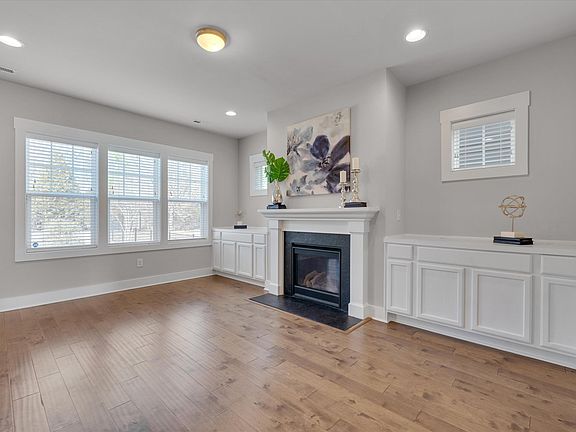 4th image of 504 Beacon Ridge Blvd