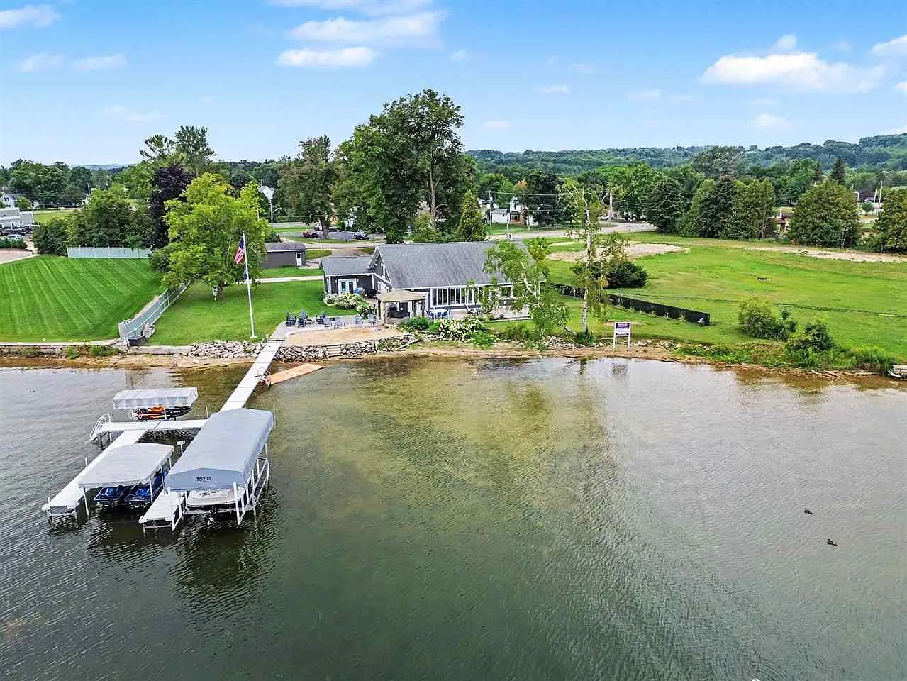 5 bed, 5.0 bath, 3000 sqft, $8,000 — Photo 3