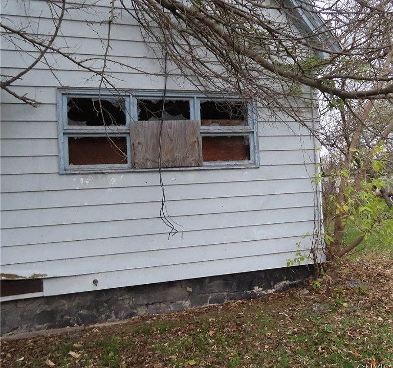 2nd image of 632 W Newell St