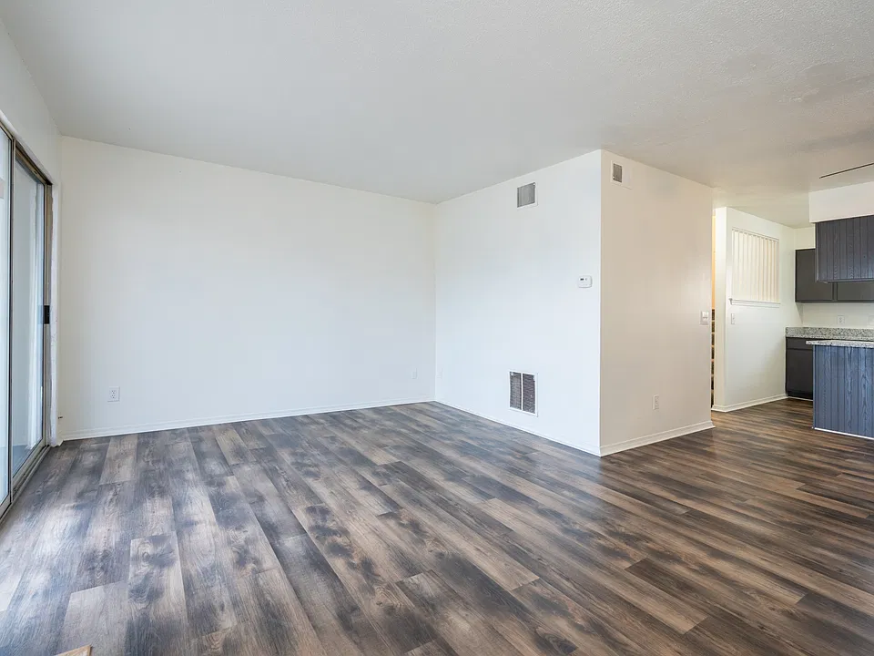 5590 S Gold St #300