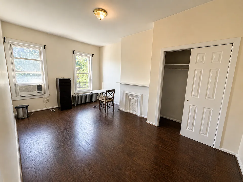89 Schaefer St #2