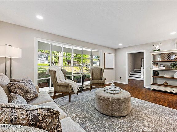 5th image of 1562 MONTROSE AVENUE Avenue E