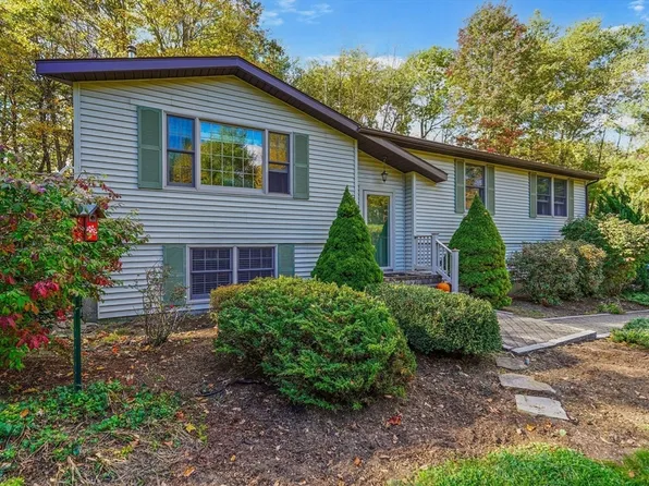 40 Breakneck Rd, Sturbridge, MA 01566
