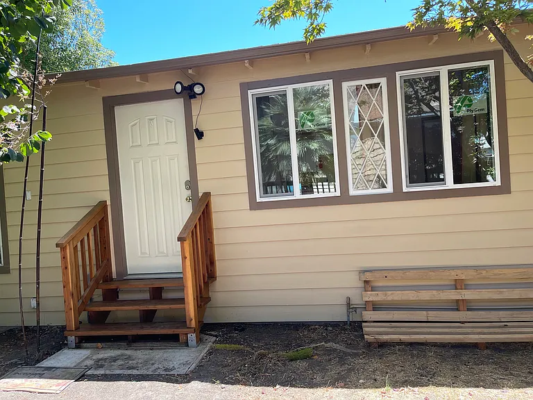 Backyard cottage for rent fully furnished
