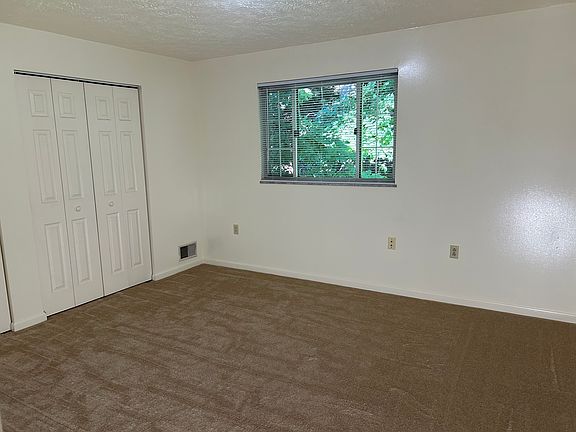 5th image of 379 Woodruff St