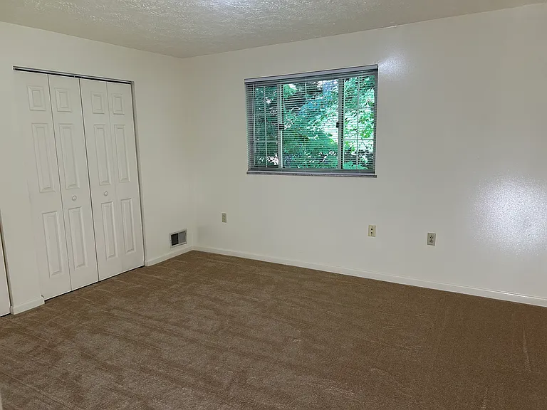 379 Woodruff St — Photo 8