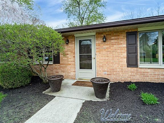 4th image of 20 Shadybrook Dr