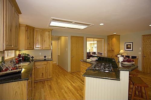 Remodeld Kitchen w/ Slab Granite & Stainless Steel Appliances