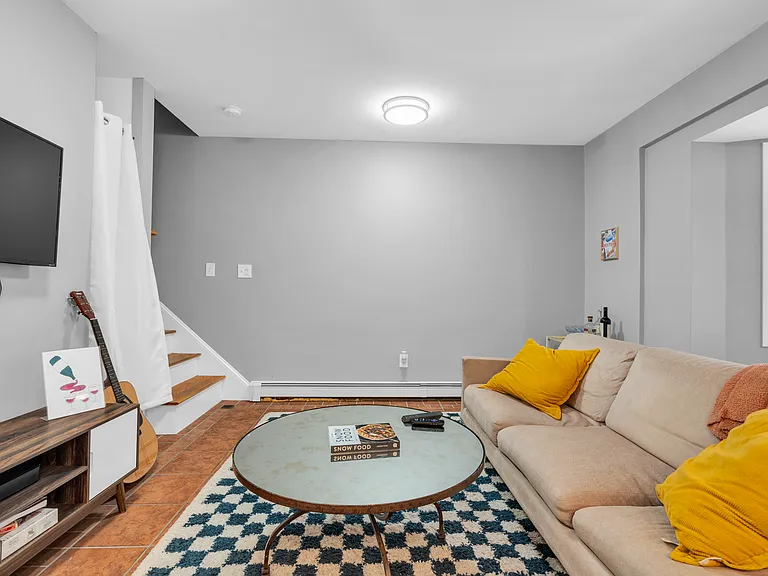 495 E 7th St #1 — Photo 2