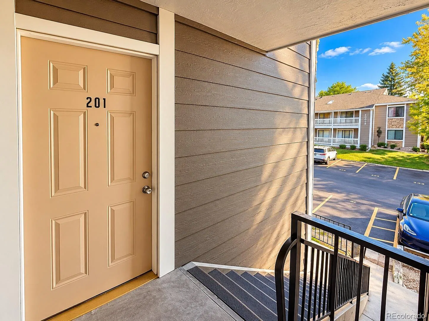 Robinwood Condos — Photo 3