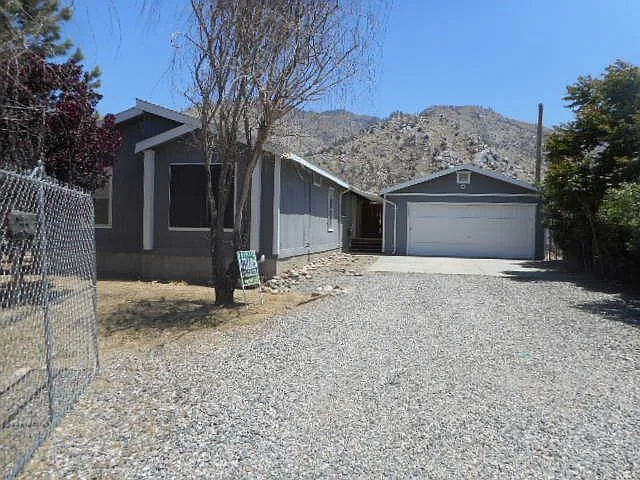 2536 Violet St photo 1