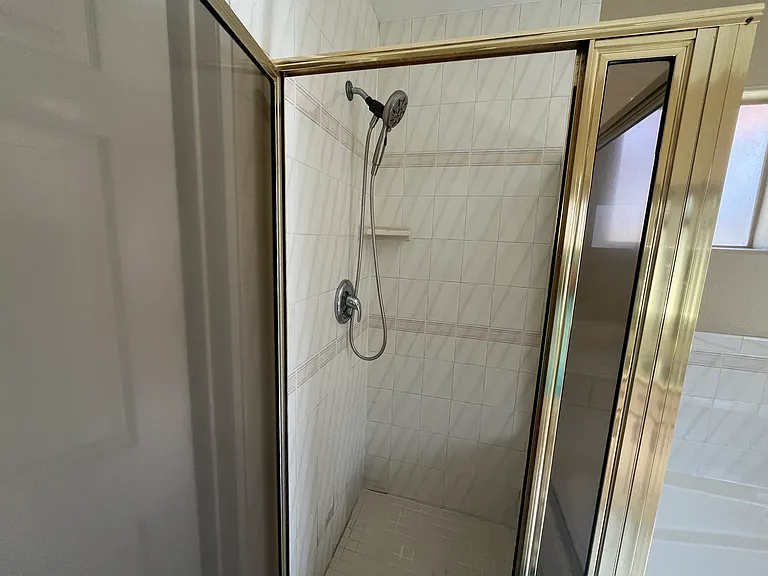 Master bath shower stall with brand new shower head