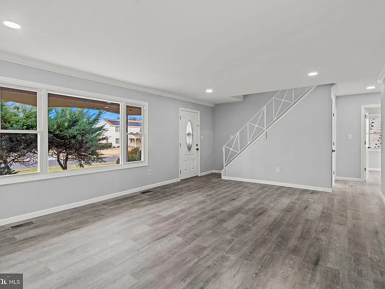 48 Marboro Ln — Photo 8