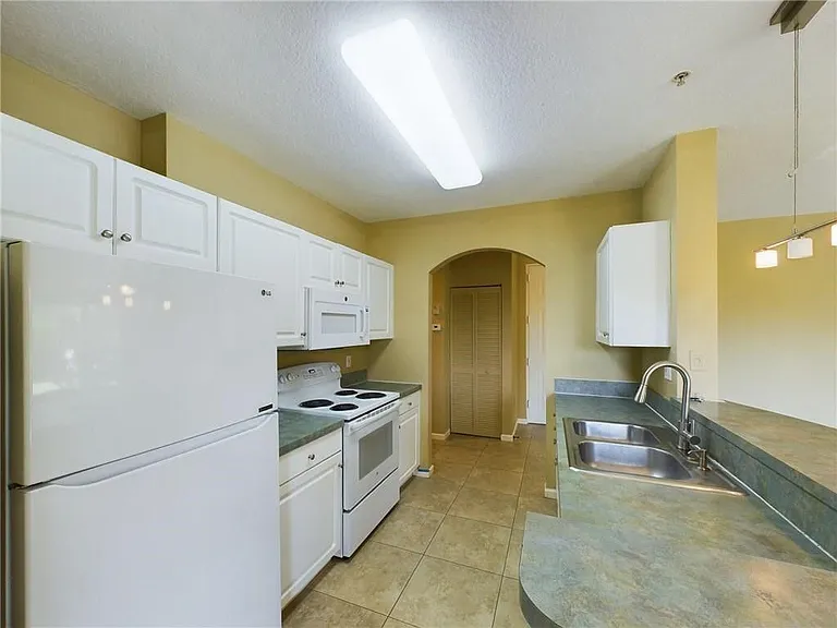 5020 Fairways Cir #J205 — Photo 14