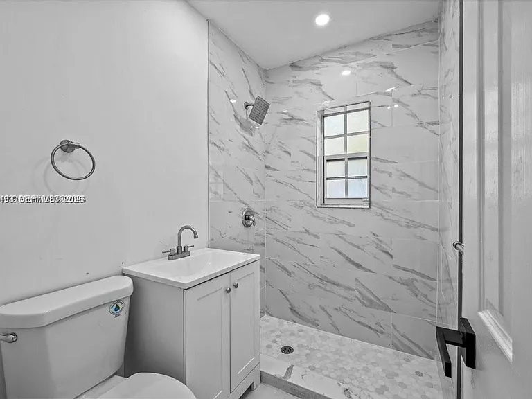 3610 SW 3rd Ave #3610 — Photo 7