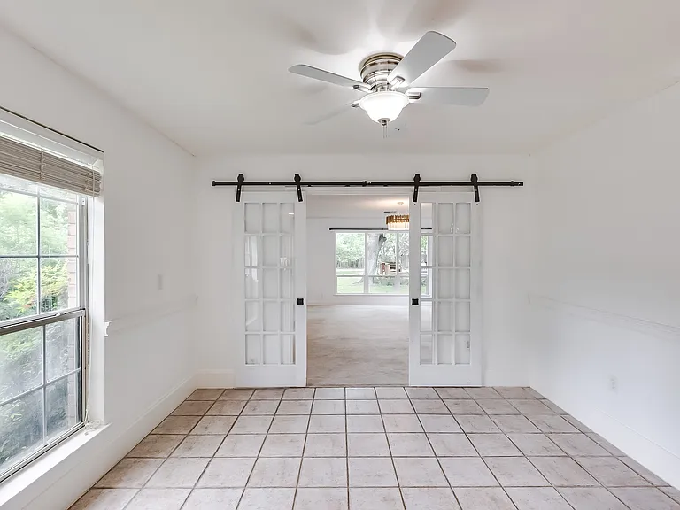 2106 Heather Dr — Photo 10