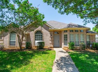 700 Normandy Dr, Euless, TX 76039