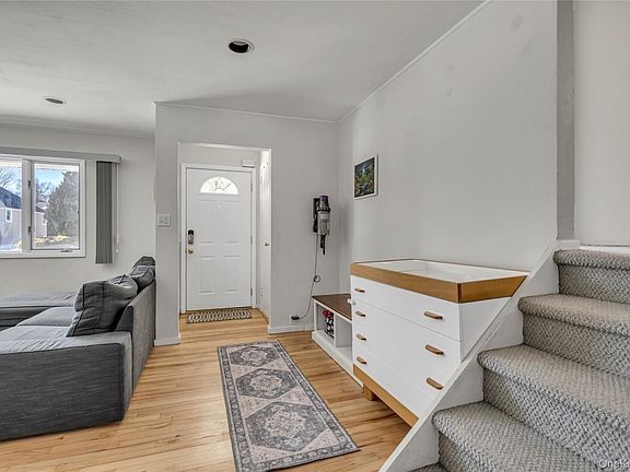 2nd image of 34 Roxbury Road