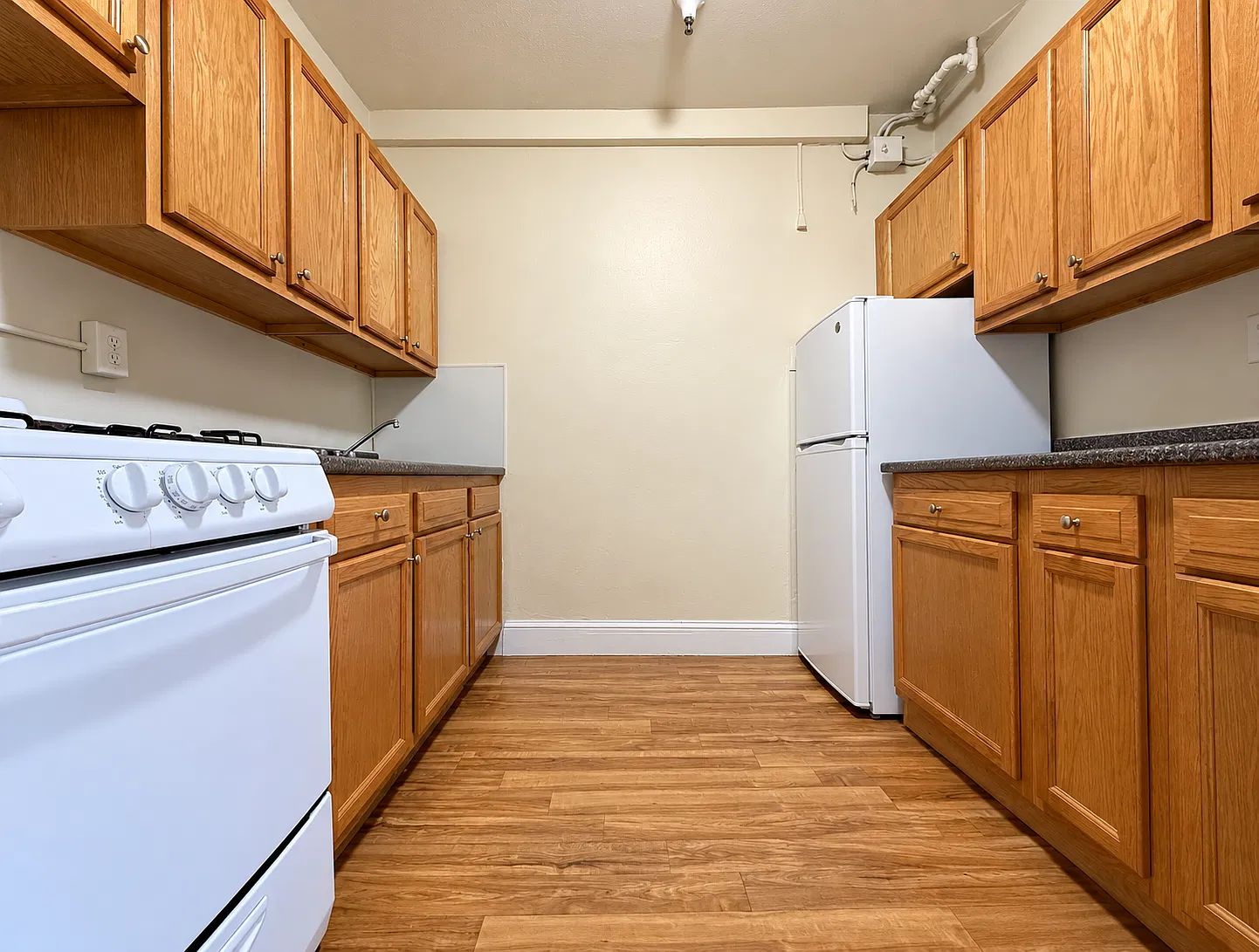 3 bed, 800 sqft, $2,500 — Photo 2