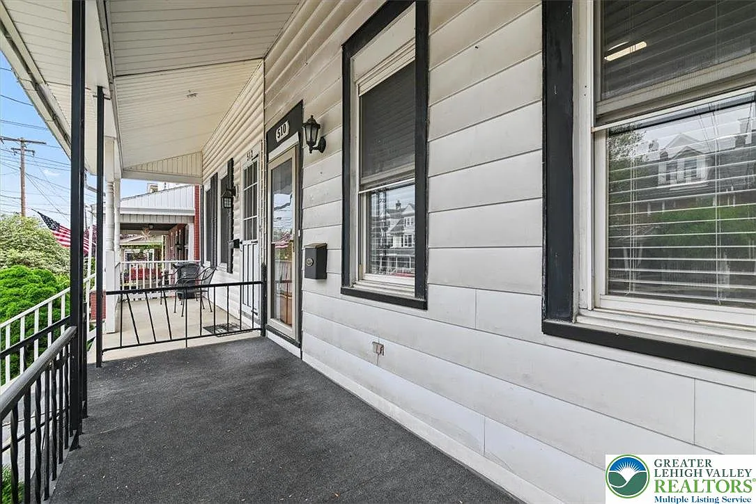 5 bed, 2.0 bath, 2000 sqft, $2,850 — Photo 3