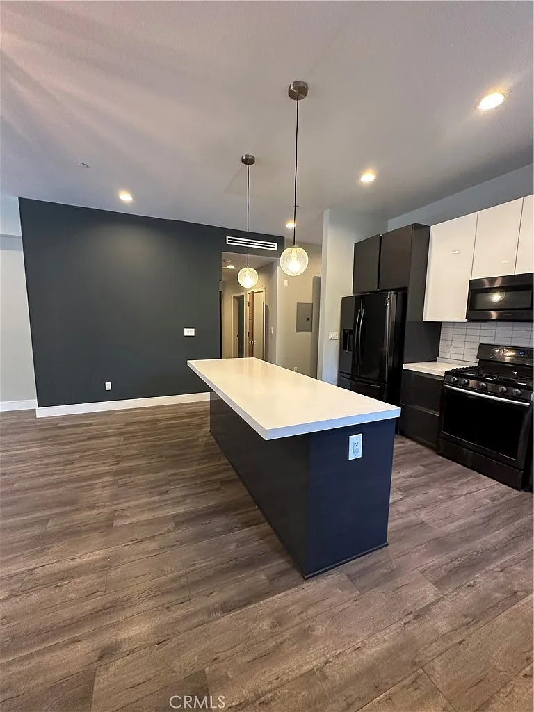 3 bed, 2.5 bath, 1532 sqft, $4,950 — Photo 4