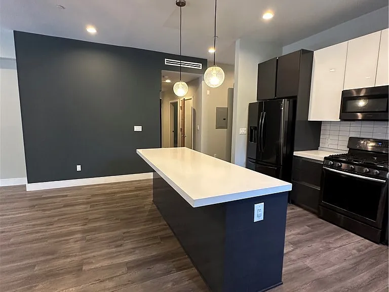 330 Salem St #102 — Photo 4