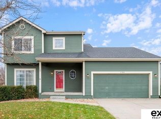 1702 Kelsey St, Papillion, NE 68046