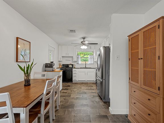 3rd image of 3516 Pine Ave