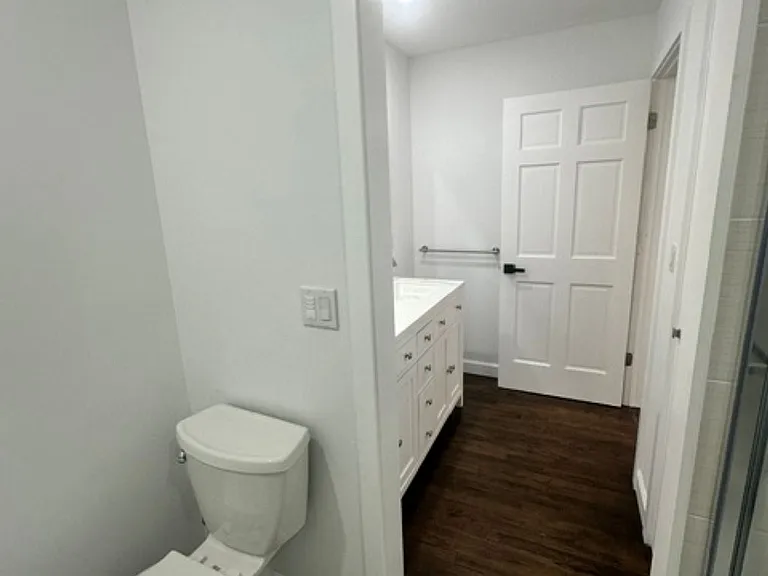 405 Saltaire Way — Photo 10