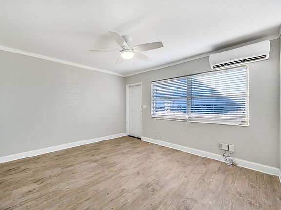 5th image of 1048 S Clearview Ave APT 1