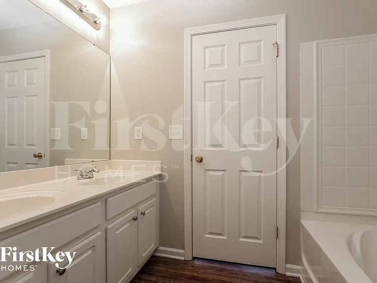 9201 Aloysia Ln — Photo 10