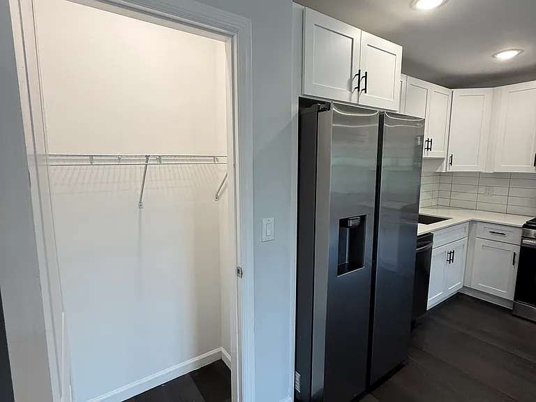 207 Redwood Ave #301 — Photo 5
