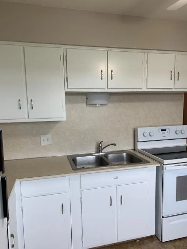 2 bed, 900 sqft, $1,300 — Photo 2