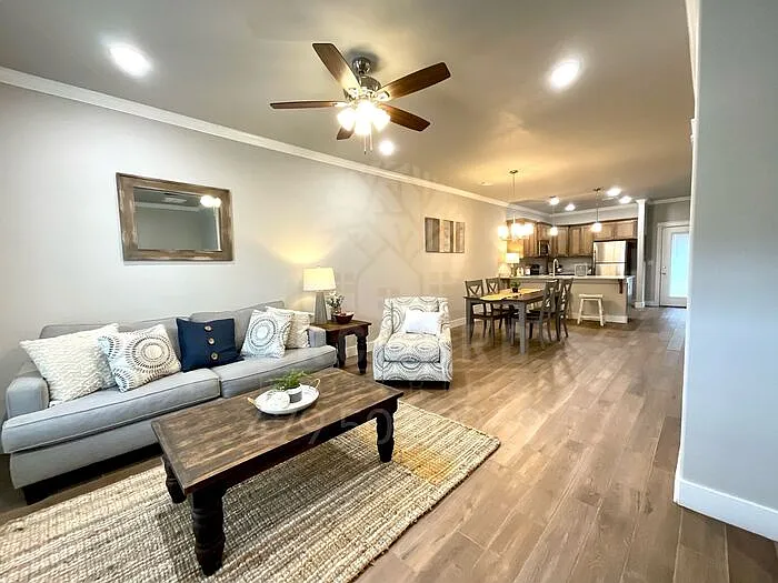 1837 E Brookview Dr — Photo 1