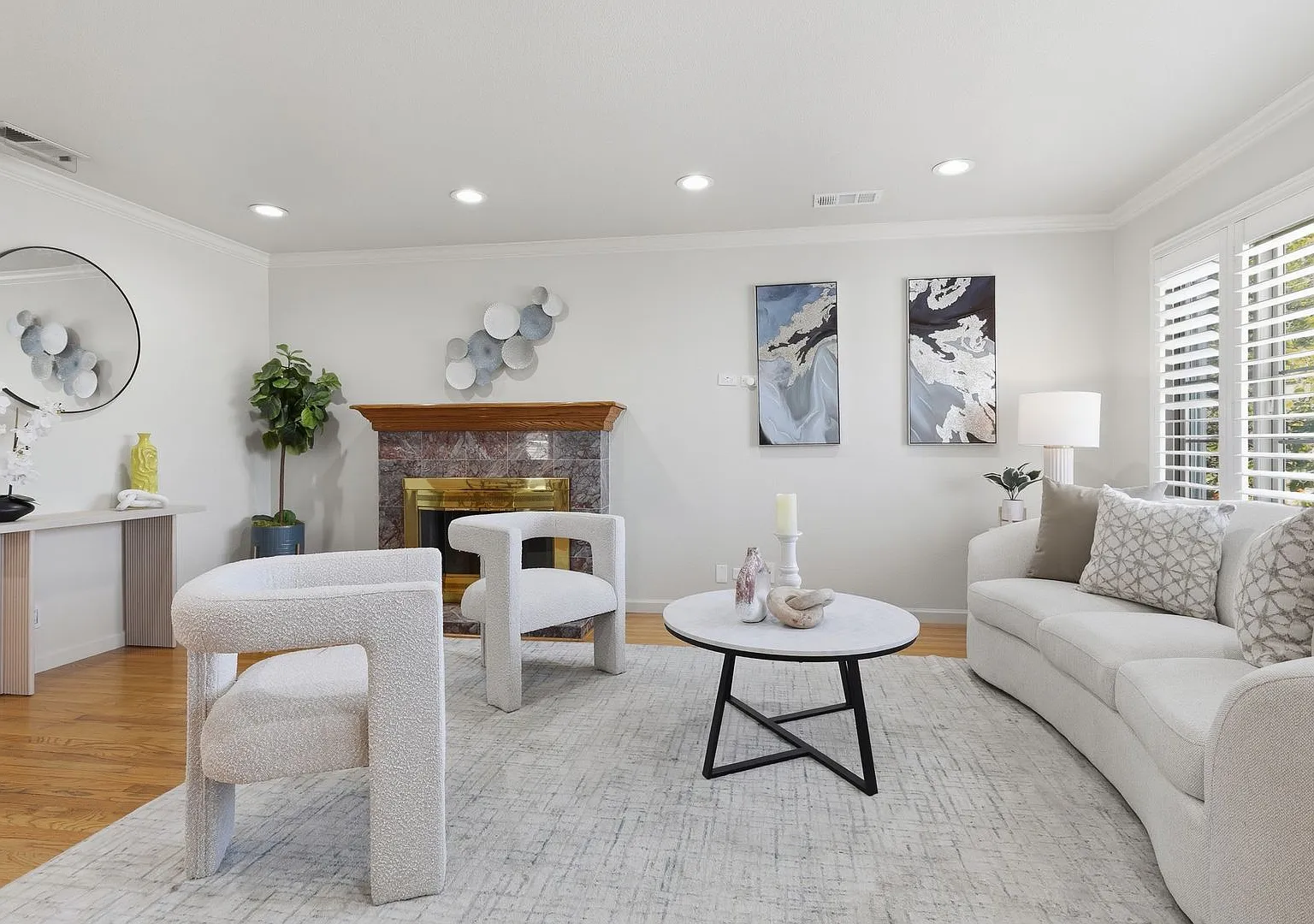 Beautiful 3-Bedroom Newark Home with Pool & Huge Backyard — Photo 4