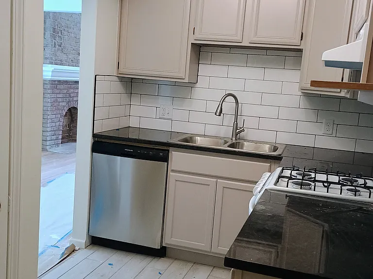 1312 S Quaker Ave — Photo 9