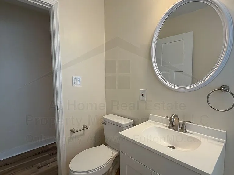 703 W 7th St — Photo 31