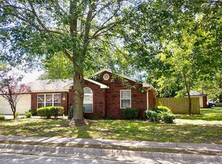 1604 Michael Ln, Siloam Springs, AR 72761