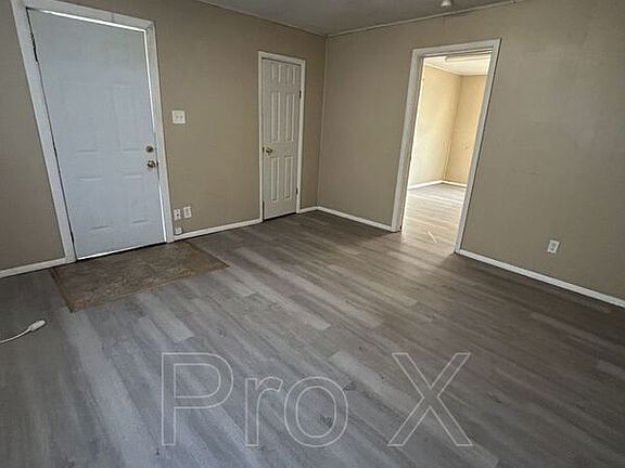 3rd image of 302 E 7th Duplex APT 1/2